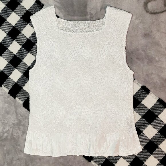 M | Lindor | Textured Sleeveless Ruffle-Hem Blouse - Picture 1 of 4